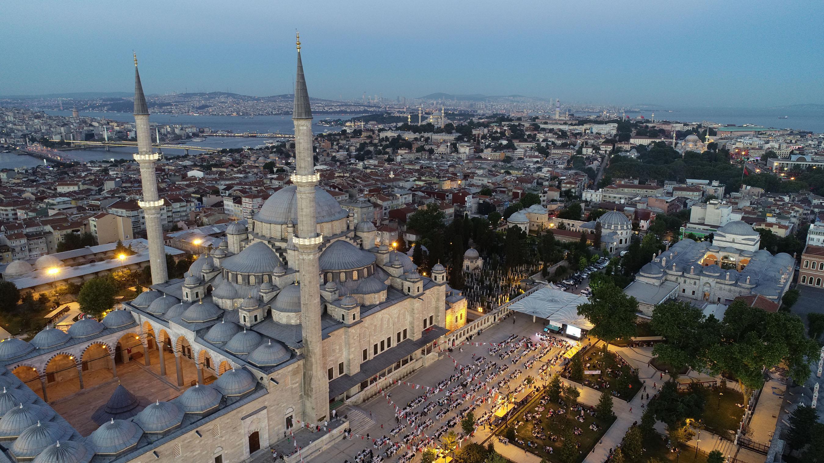 Мечеть фатиха в стамбуле. Фатих Турция Стамбул. Фатих (район). Мечеть Фатих.