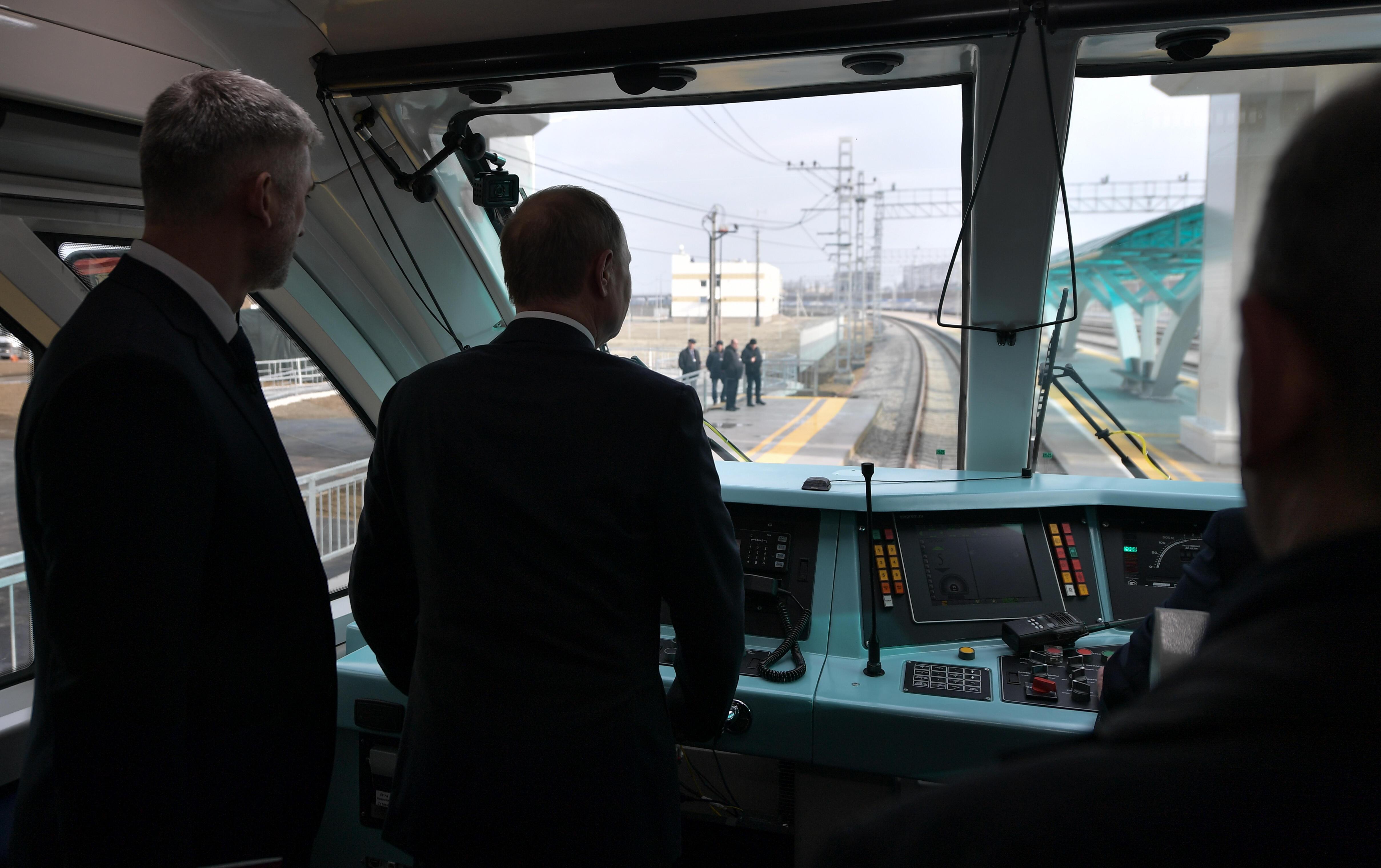 Движение по крымскому поездов. Открытие железнодорожной части Крымского моста.