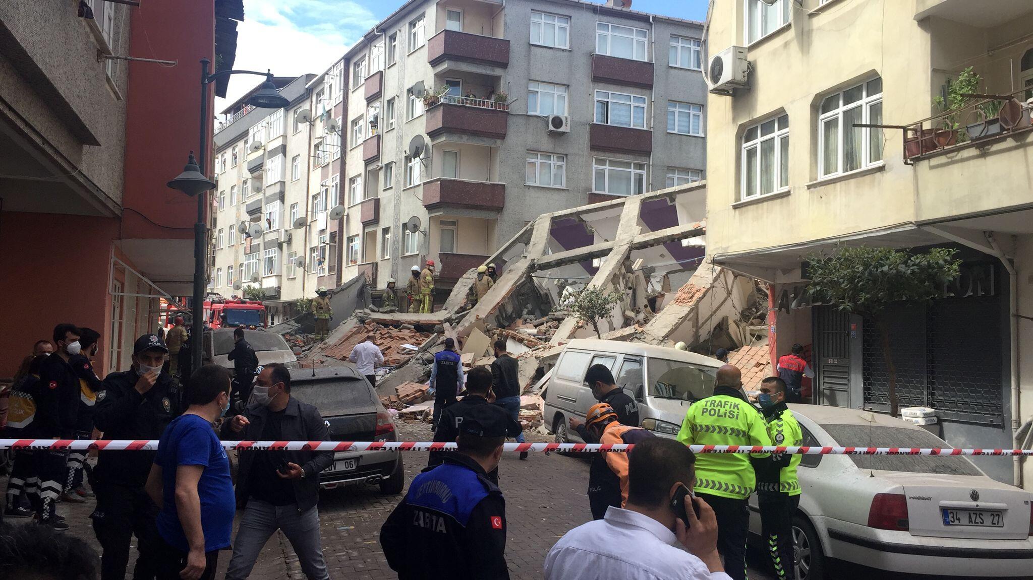 SON DAKİKA: Zeytinburnunda bina çöktü - Son Dakika Flaş Haberler