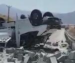 Son Dakika: Elazığ'da kamyonet ile hafif ticari araç çarpıştı: 1 ölü, 2 yaralı