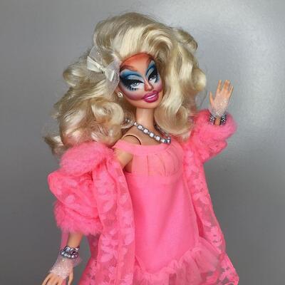 Yeni Nesil Oyuncak Bunlar Da Trans Barbie Bebek