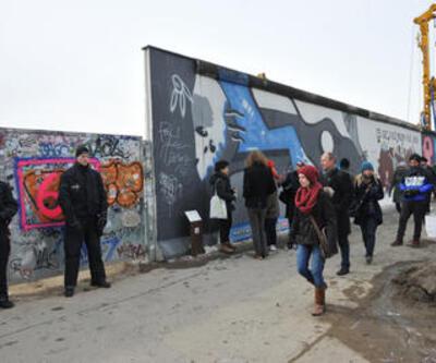 Berlin Duvarı tekrar yıkılıyor!