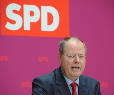 Almanya'da SPD'nin Başbakan adayı Steinbrück