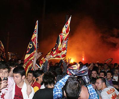 Galatasaraylılar şampiyonluğu kutluyor...