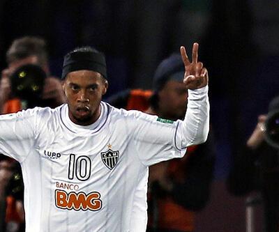 Raja Casablanca Ronaldinho'yu üzdü
