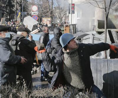 Protestoda polisle çatışan o militanlar Ukrayna'nın yeni polisi olacak