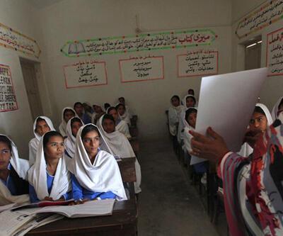 Pakistan'da okullarda kız öğrencilere cinsel eğitim