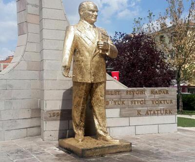 Ankara'daki Atatürk heykeline saldırı