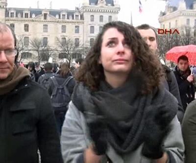 Çanlar Charlie Hebdo kurbanları için çaldı