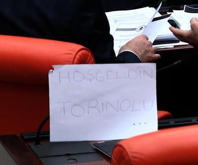 AK Parti sırasında "Hoşgeldin Torinolu" yazısı