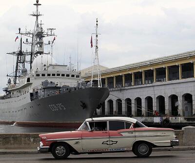 Rus istihbarat gemisi ABD ile yakınlaşan Küba'ya demirledi