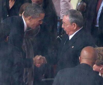 Castro ve Obama el sıkıştı 