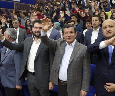 Başbakan Davutoğlu salonu Abdurrahim Boynukalın'la birlikte selamladı