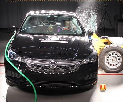 Opel Astra çarpışma testine girdi