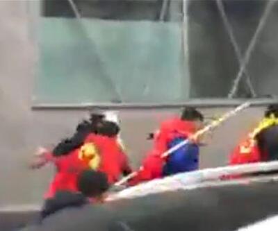 Paris'te gösteri yapan Azerbaycan vatandaşlarına, PKK flamalarıyla saldırdılar