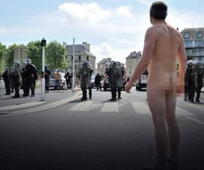 Fransa eylemlerinde polise karşı ''çıplak adam''