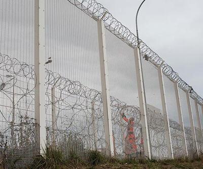 Fransa'da mültecilerin etrafına duvar örülüyor