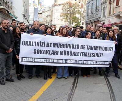 Avukatlar İstanbul'da ÇHD ve ÖHD'nin kapatılmasına karşı yürüdü