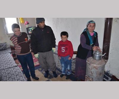 Evleri yıkılan Yüksekovalı aileye Cizre'de görevli er yardım etti