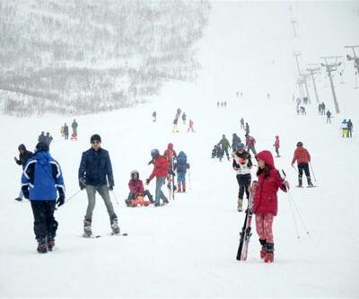Kış turizminin yeni merkezi tatilcilerin akınına uğradı