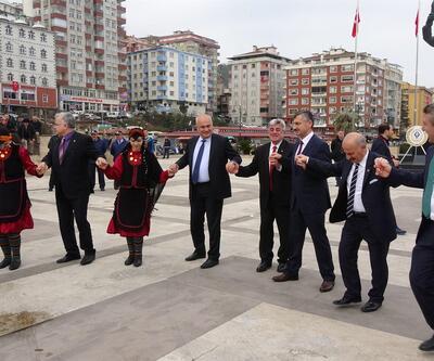 Atatürk heykeline horonlu açılış