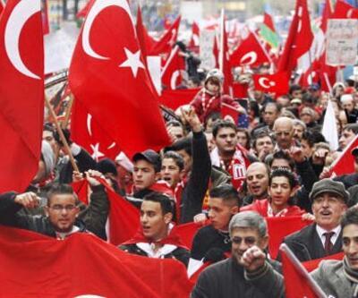 Avrupa'da 'Evetçi Türklerin çifte vatandaşlığı iptal edilsin' çağrısı