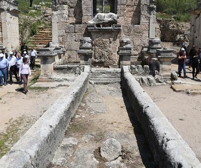 Antik Perge kentinin anıtsal çeşmesi suya kavuşuyor