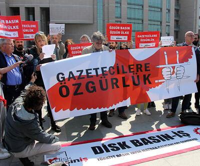 Gazetecilerden Dünya Basın Özgürlüğü Günü'nde adliye önünde protesto