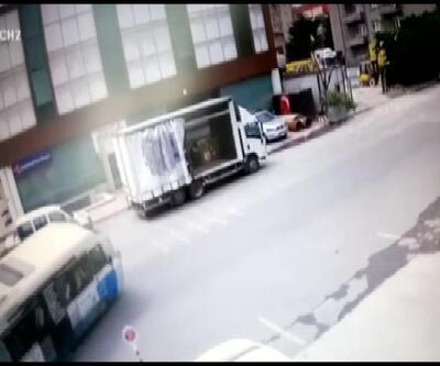 Son dakika...Ataşehir'de yolcu minibüsü devrildi: Yaralılar var