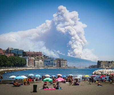 İtalya'da panik... Yanardağ dibinde korkutan yangın!