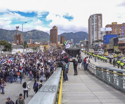 Kolombiya'da öğrenciler özelleştirmeye karşı ayağa kalktı