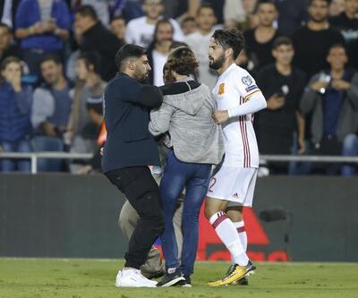 İspanya maçında Real Madrid'li futbolcuya bıçaklı saldırı