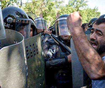 Ermenistan’da 120 gösterici gözaltına alındı 