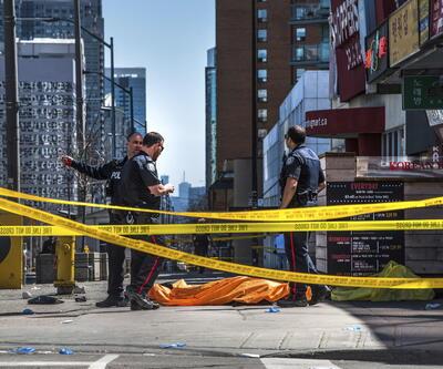 Toronto'da araç yayaların arasına daldı: İşte olay yerinden ilk fotoğraflar