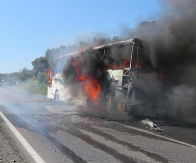 Anzakları taşıyan yolcu otobüsü yandı