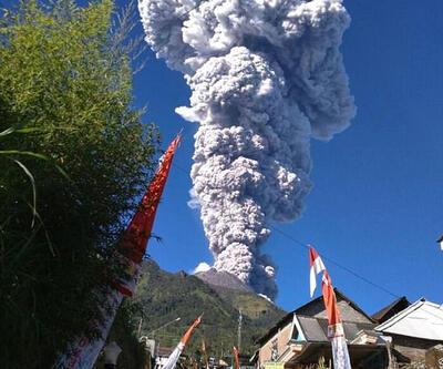 Endonezya’da volkan patladı 