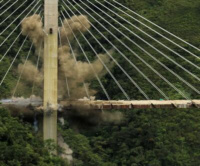 Kolombiya'da 9 işçinin öldüğü asma köprü havaya uçuruldu