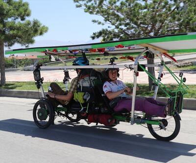 Güneş enerjili bisikletle Fransa'dan Erzincan'a geldiler 