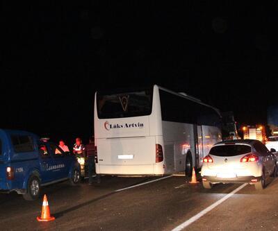 Yolcu otobüsü ile TIR çarpıştı, kaza ucuz atlatıldı