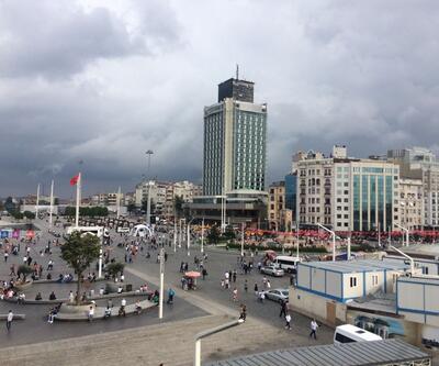 Taksim'i kara bulutlar kapladı