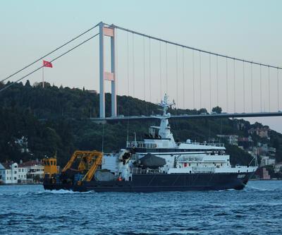 Rus arama-kurtarma gemisi İstanbul Boğazı'ndan geçti