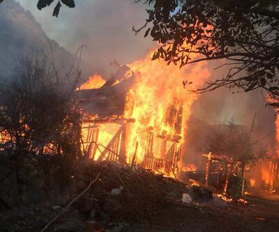 Kastamonu'da meydana gelen yangında 9 ev yandı