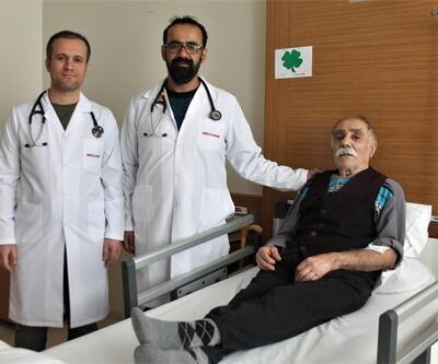 105 yaşındaki adam geçirdiği operasyonla sağlığına kavuştu