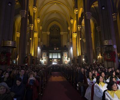 Katolik cemaati Saint Antuan'da Noel'i kutladı