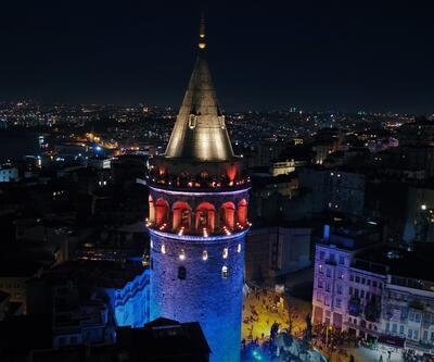 İstanbul mavi ve turuncuya büründü