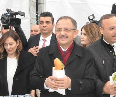 Özhaseki, Kılıçdaroğlu'ndan kazandığı tazminatla 'Ankara döneri' dağıttı