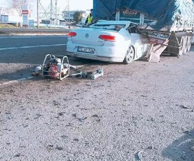 Otomobil, TIR'ın altına girdi: 1 ölü