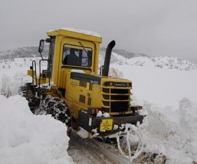 Nazımiye'de kar 2 metreye aştı, Belediye Başkanı yardım istedi
