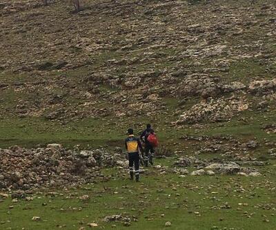 Yaralı çobanı 6 kilometre sedye ile taşıdılar