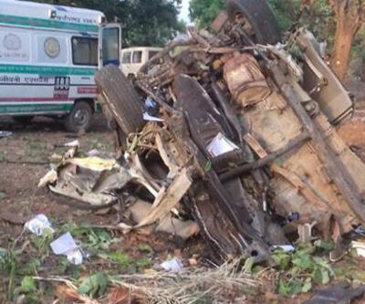 Hindistan’da siyasi parti konvoyuna bombalı saldırı: 5 ölü
